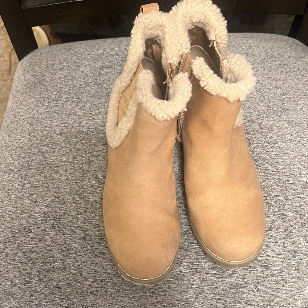 Dolce Vita Kids Tan Dress Shoes with Faux Fur